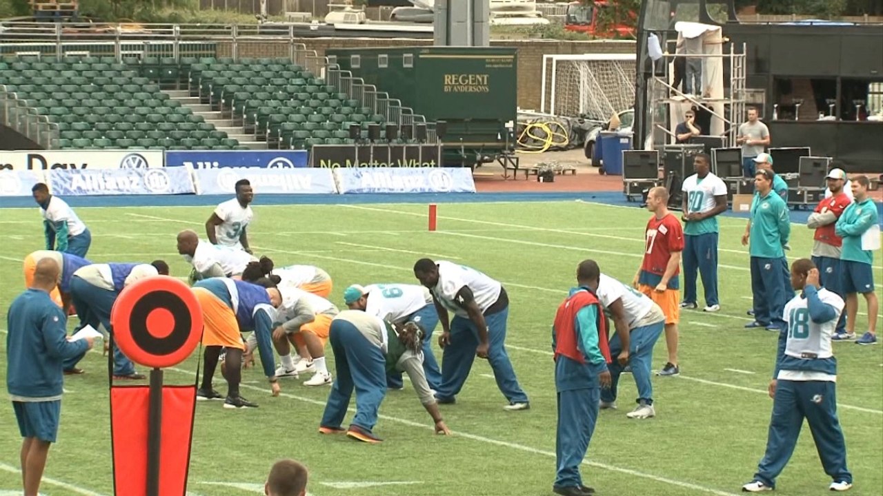 QBs key as desperate Dolphins face wretched Raiders