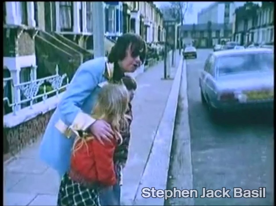 1980s Public Information Film - Be Smart Be Safe (Les Grey From Mud)