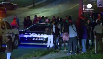 USA: Policeman shot and injured in Ferguson