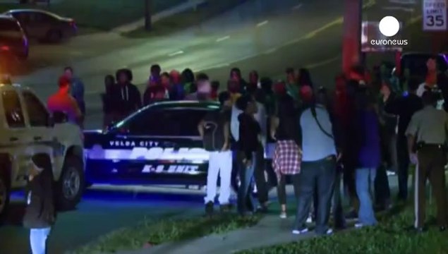 В Фергюсоне снова стреляют. Но теперь - в полицейских