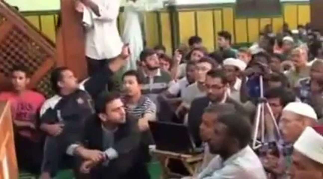 "Tahir ul Qadri is banned by Al-Azhar University"...This Video is slap on the faces of those People