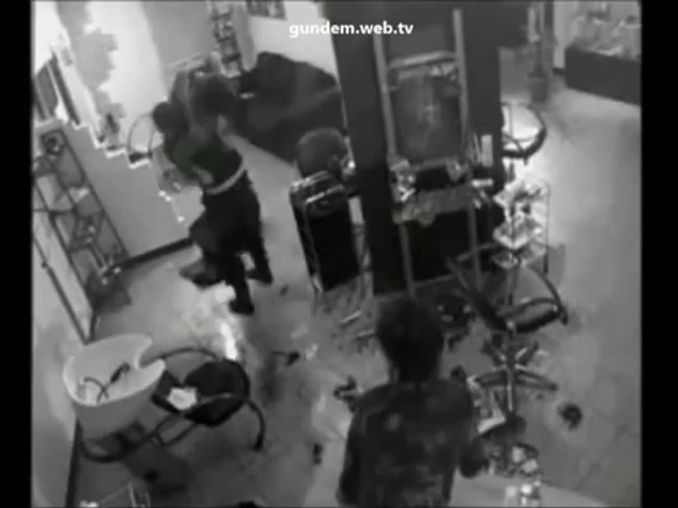 Kuaför Kadının Saçını Yanlış Boyarsa Ne olur...