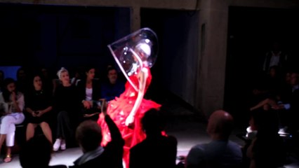 Une minute avec Frederic Sanchez au défilé Comme des Garçons printemps-été 2015