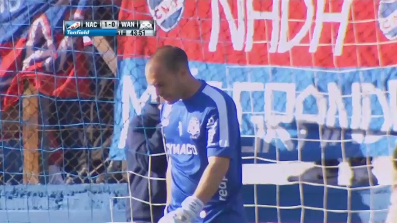 Uruguay: Altmeister Recoba haut Ecke rein