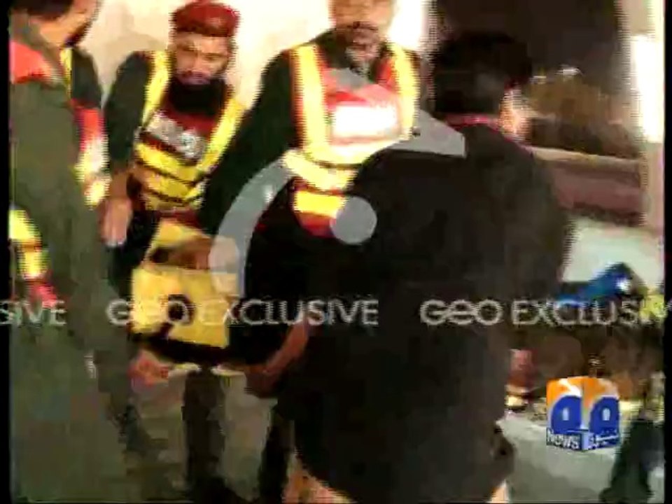 1 Man injured when staircase collapsed at PTI rally - Geo Reports - 28 Sep 2014