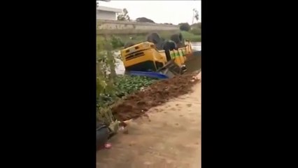 Kaş Yaparken Göz Çıkartan Kepçe Operatörü