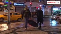 İstanbul'da Yağış ve Sert Rüzgar Etkili Oluyor