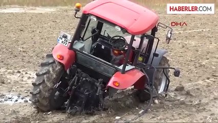 Yozgat'ta Otomobil Traktöre Çarptı: 4 Yaralı