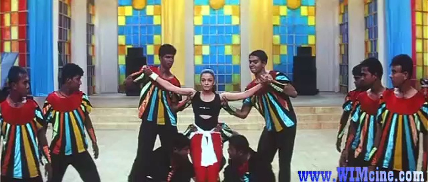 Hum Kisi Se Kum Nahin (2002)_clip1