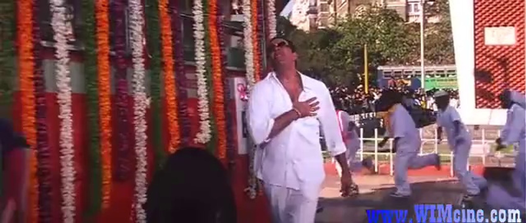 Hum Kisi Se Kum Nahin (2002)_clip2