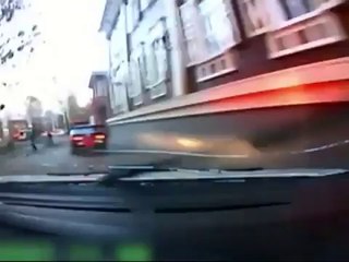 il prend tous les risques à la GTA pour échapper à la police