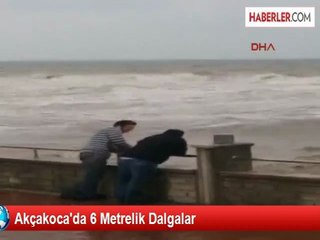 Akçakoca 6 Metrelik Dalgalarla Boğuşuyor