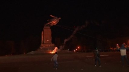 Ukrainians topple Lenin statue in Kharkiv