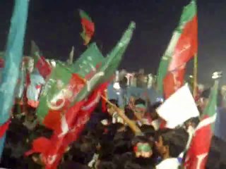 Raw footage of How Crowd welcomed Imran Khan on Stage 28th September