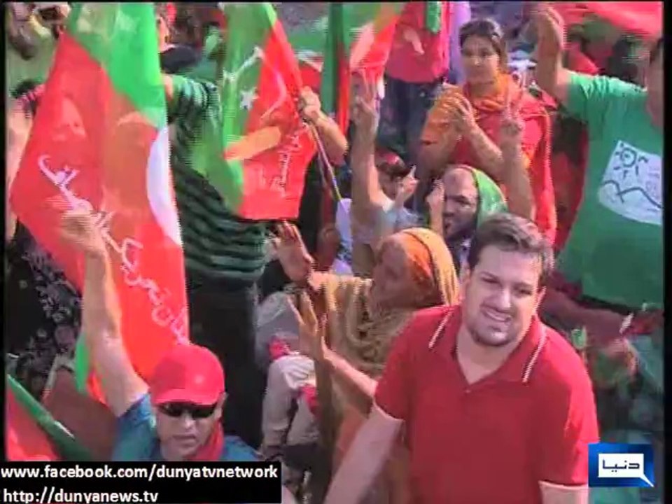 Dunya News - Red and Green colors of flag scattered everywhere in PTI Rally