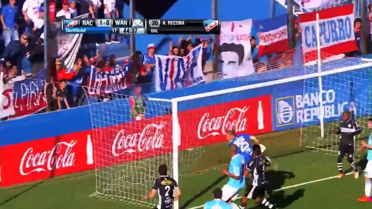 L'ancienne gloire Álvaro Recoba inscrit un but génial sur corner direct !