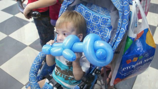 ЦУМ организовал Мим-шоу для покупателей