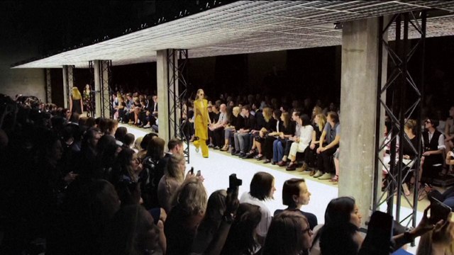 Le défilé Acne Studios printemps-été 2015 en vidéo