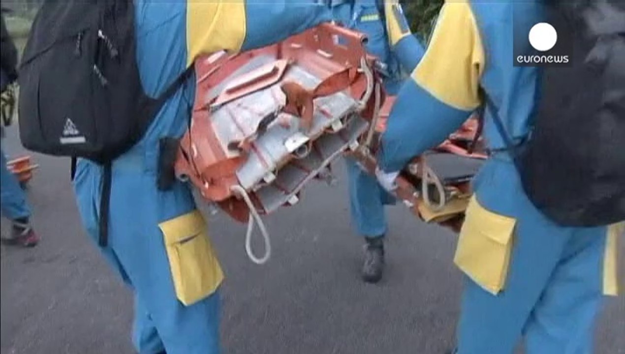 Japon: difficiles opérations de secours sur le volcan Ontake