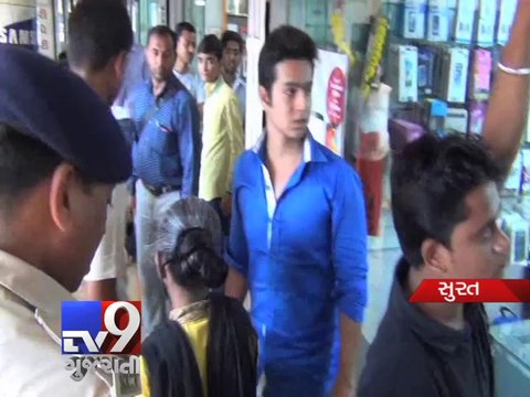 Surat: Maid caught on CCTV brazenly stealing mobile phones from showroom - Tv9 Gujarati