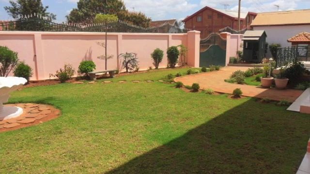 Location Maison / Villa ANTANANARIVO (TANANARIVE) - Madagascar - A louer charmante villa F7 quartier résidentiel à Ivandry Androhibe