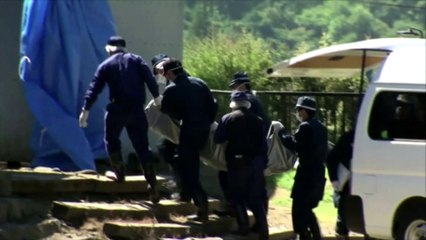 Evacuation des corps des victimes de l'éruption du Mont Ontake