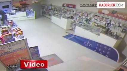 Bir Dakika İçinde İş Yerini Soydular