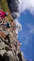 Des alpinistes piégés en pleine éruption du mont Ontake. Étouffés dans le nuage de cendres!