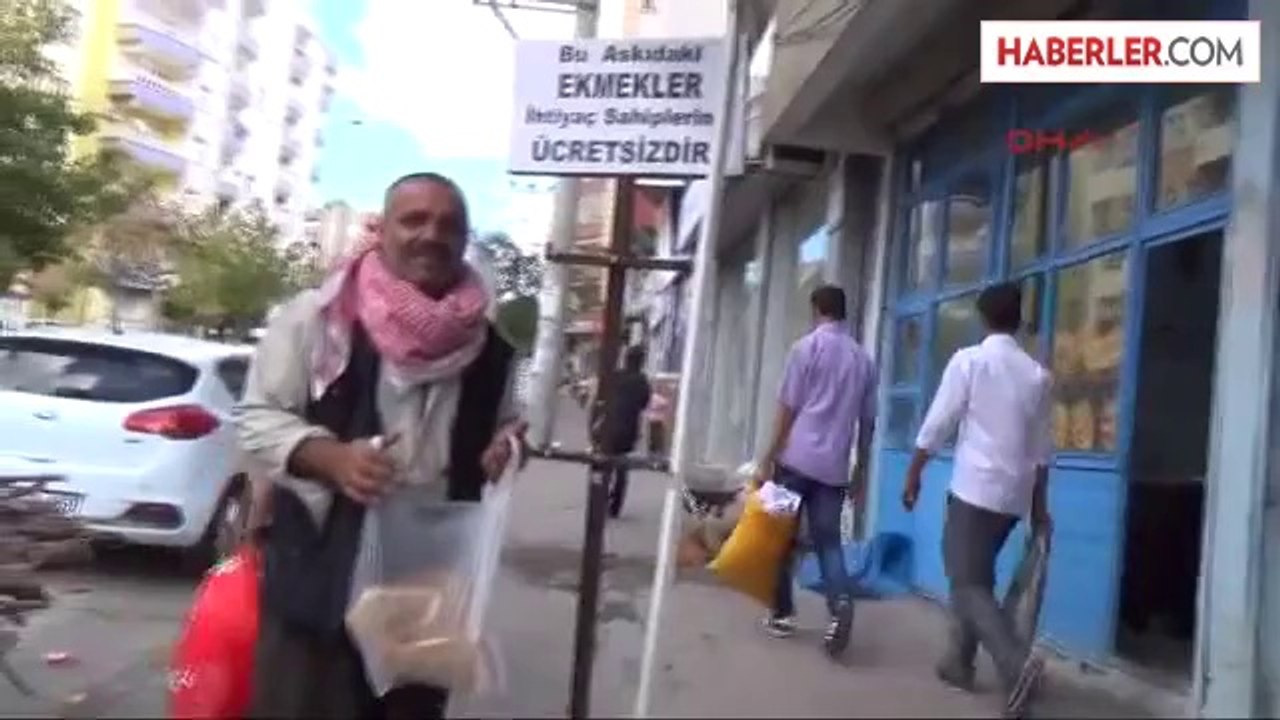 Şanlıurfa İhtiyaç Sahipleri İçin Askıya Ekmek Bıraktırıyor