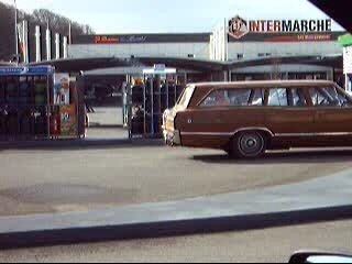 Essence: Nouveau propriétaire lui offre à boire avant départ