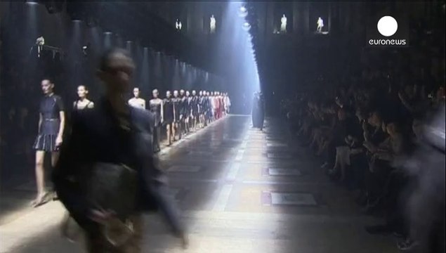 Париж окунулся в моду, как в Сену окунулись его мосты