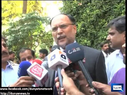 Dunya News - ‘Go Nawaz Go’ slogans at 2 events in Lahore, doctor beaten up