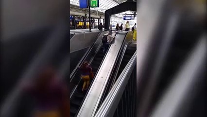 Escalator Fail - When It&#039;s Not Quite the Weekend - Video Dailymotion_2