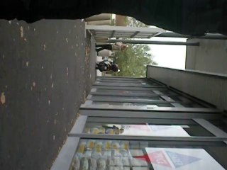 leader price Calais 27sept 2 fourgons de CRS pour embarquer 1 soudanais qui voulait faire des courses