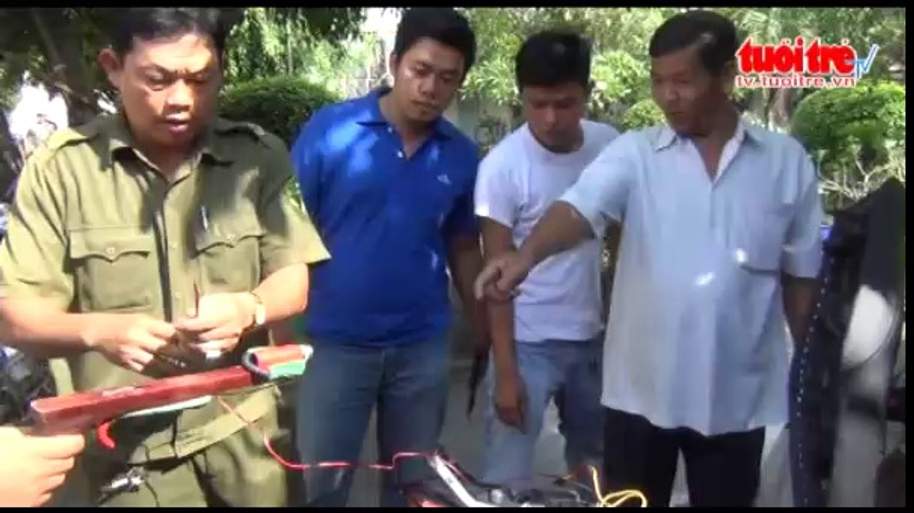 Truy đuổi hơn 15km bắt hai nghi can trộm chó bằng súng điện
