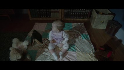 Annabelle - Clip: Falling Books