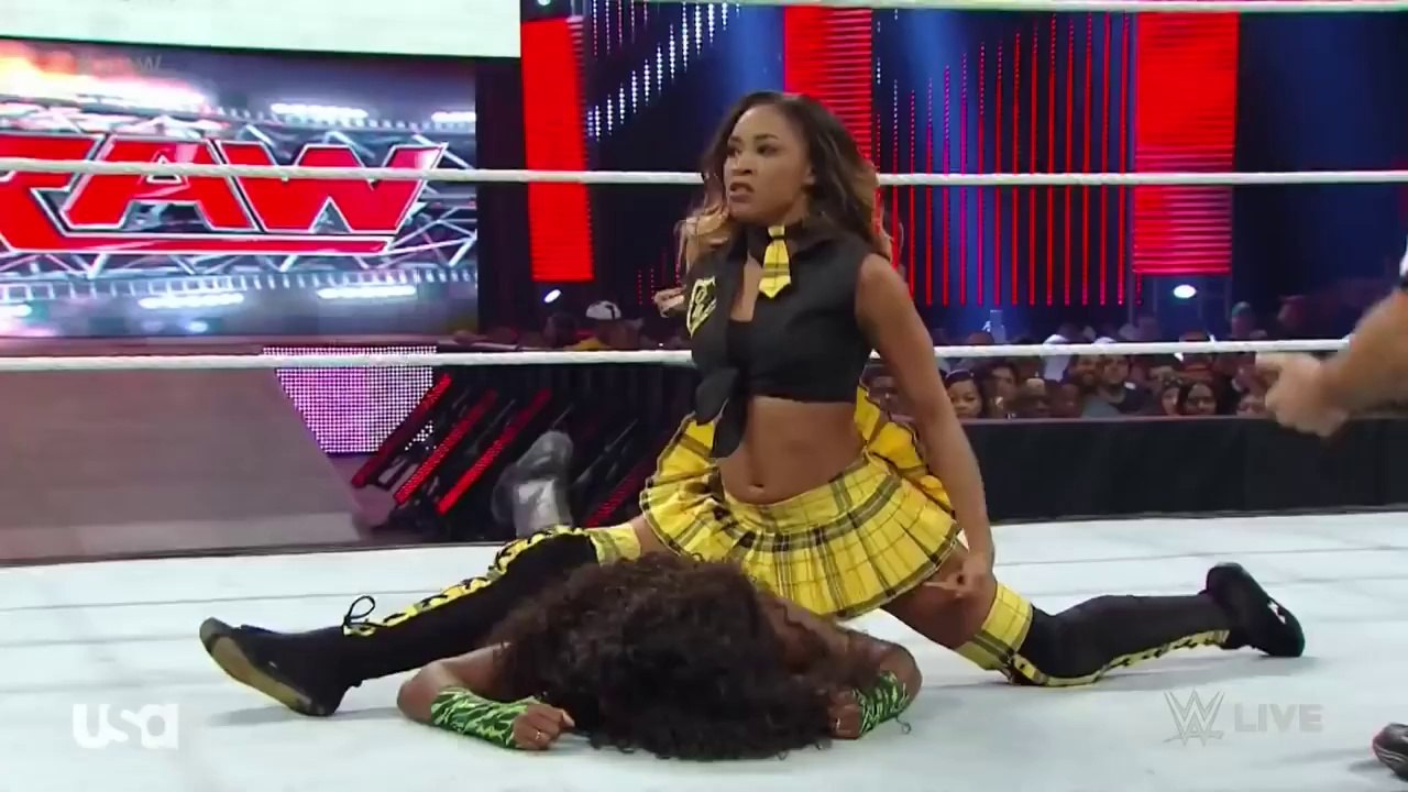 Naomi vs. Cameron