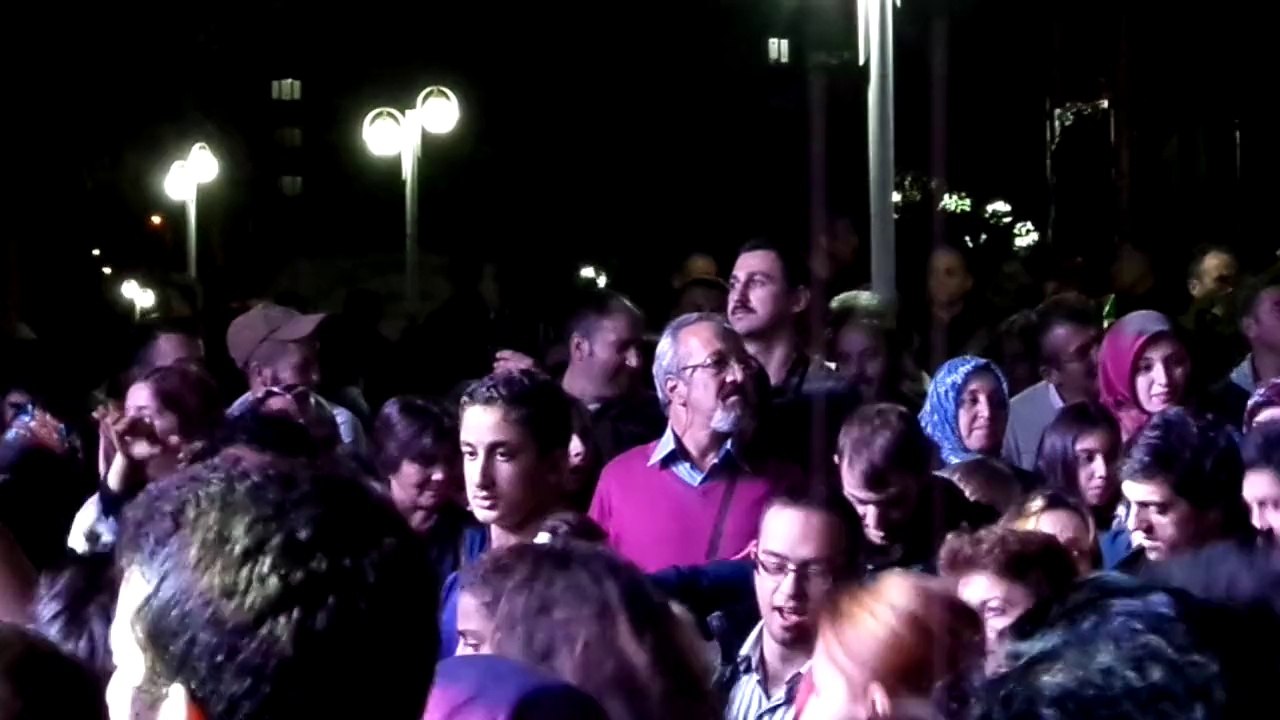 Erhan Kuş'a Özel: Yenikent Dayanışması Halk Konserinden Bir Bölüm  (30 Eylül 2014)