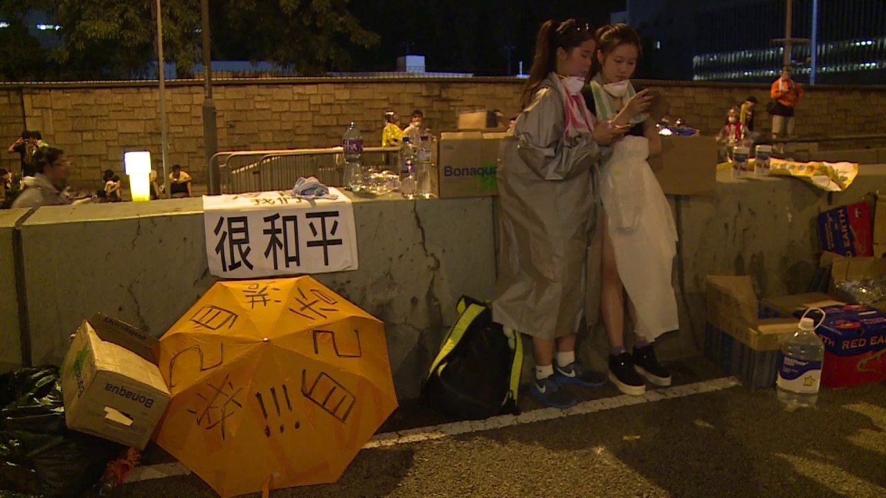 Hong Kong protesters dig in