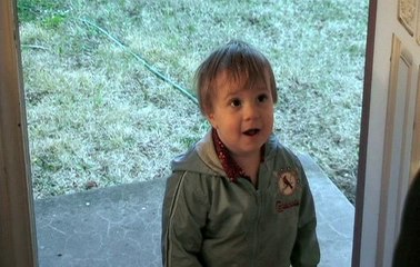 Cute Kid - Door to Door Salesman - Funny outtakes after the credits