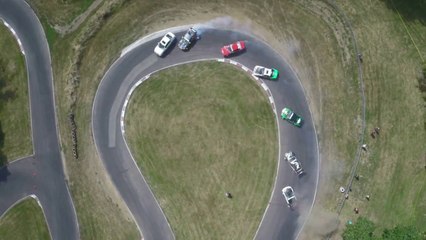 Dar Alanda Aynı Anda Drift Yapan Arabalar