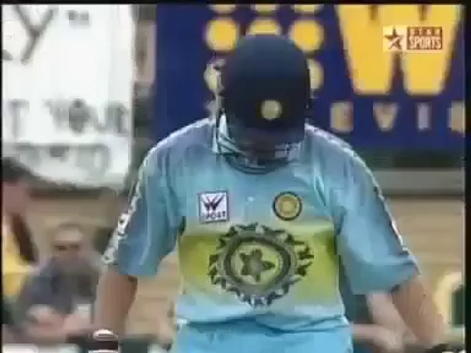 Sachin tendulkar vs shoaib akhtar Very best batting from the god of cricket
