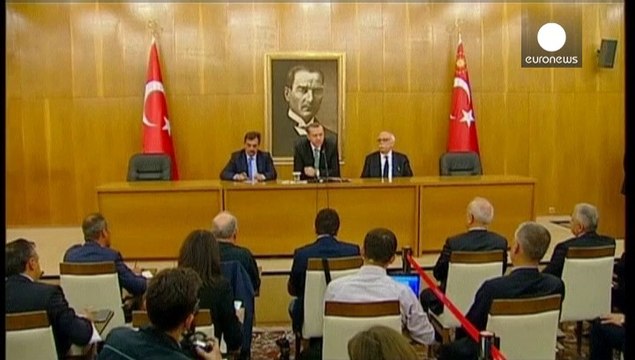 Turquía refuerza su frontera con Siria y se prepara para una posible ofensiva yihadista.