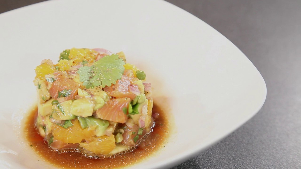 Recette de tartare de saumon, orange, avocat & coriandre - Gourmand