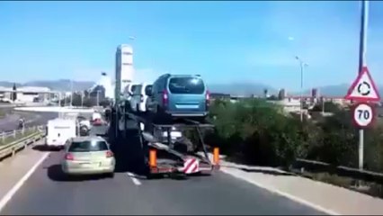 Quand deux voitures jouent à saute-mouton