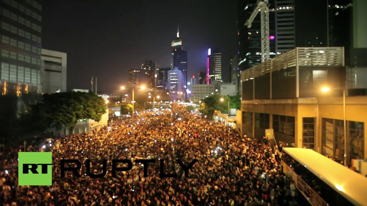 Hong Kong: 'It's my home!' Thousands continue to clog central HK