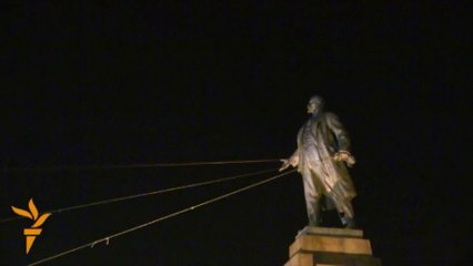 Le "Good bye, Lenin" des Ukrainiens à Kharkiv