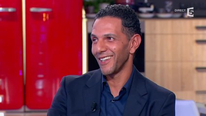 Comment Antoine de Caunes a failli être "Bodybuilder", Roschdy Zem raconte - C à vous - 29/09/2014