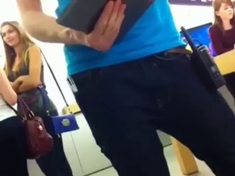 Kids bending iPhones in the Apple store HD