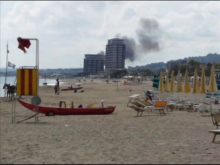 NUBE NERA SULLA SPIAGGIA DI PORTO POTENZA PICENA (17 SETTEMBRE 2014)